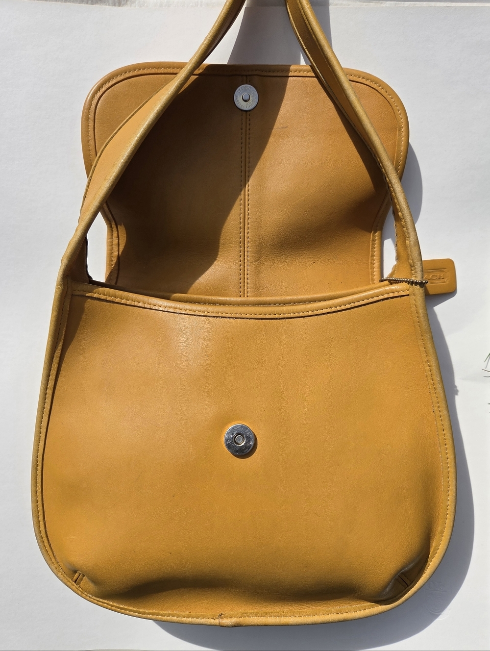 Coach Ergo 9034 1990s Yellow Glove Tanned Leather - Picture 3 of 16